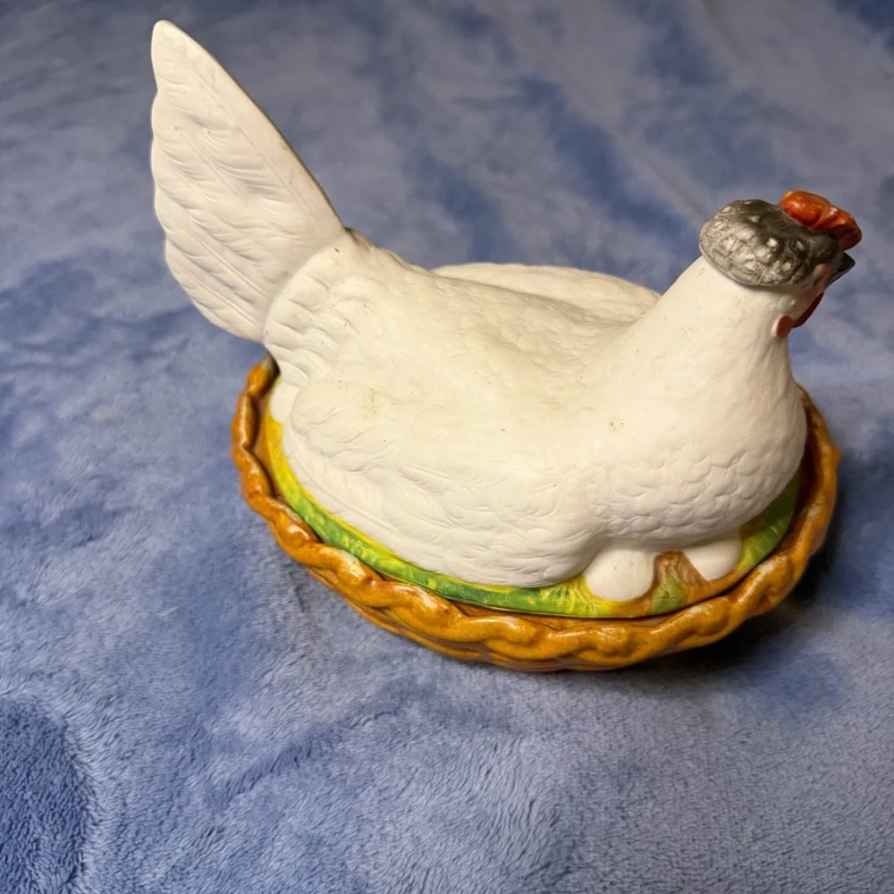 Vintage Staffordshire 19th century White Ceramic‎ Hen on Nest Decorative Bird
